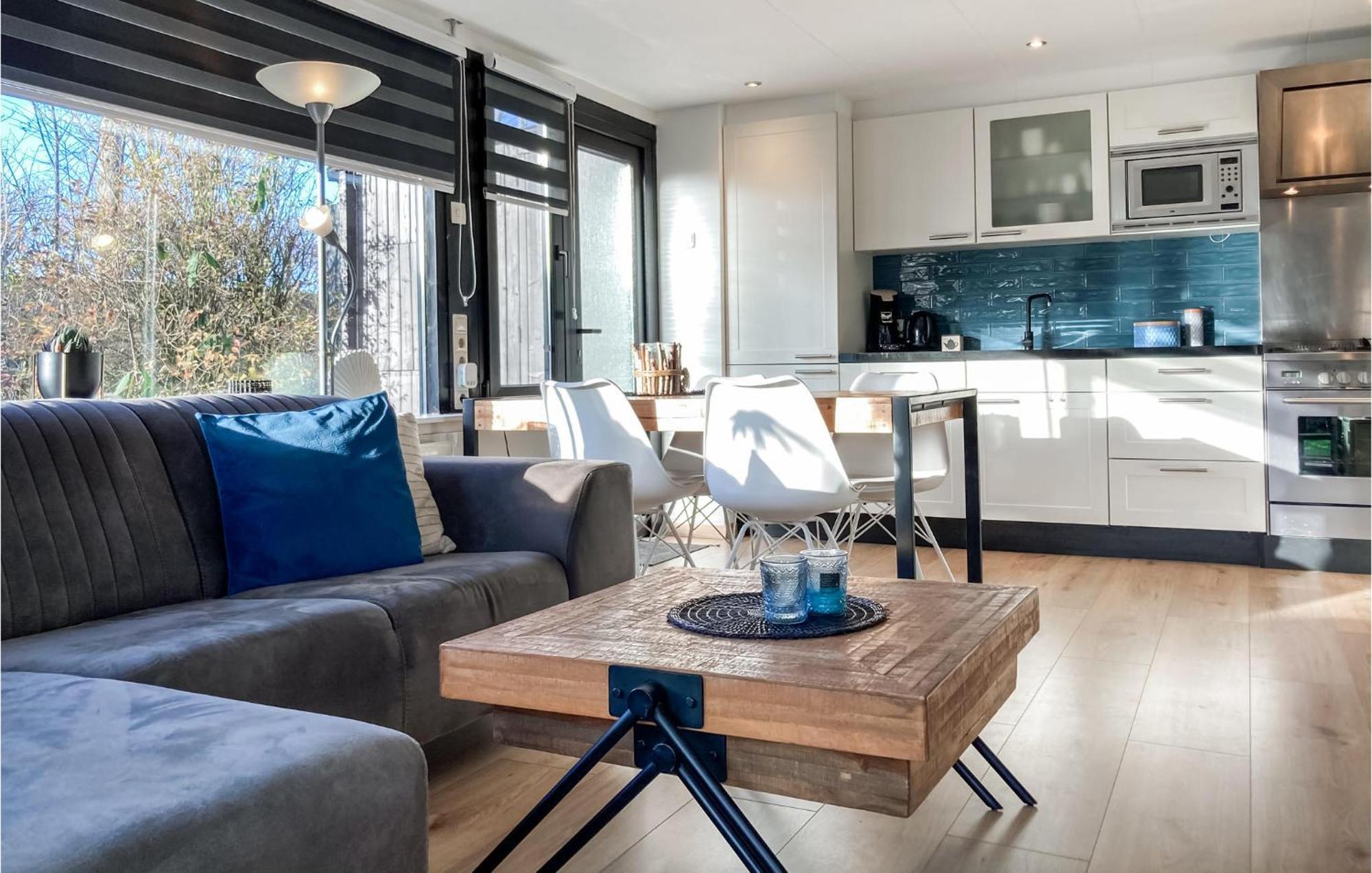 3 Bedroom Gorgeous In Vakantiehuis Stavenisse